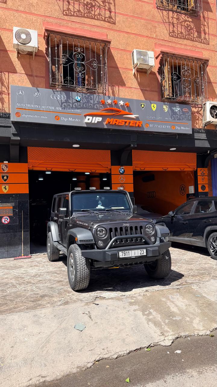Tout-terrain devant l’atelier — Dip Master, Marrakech